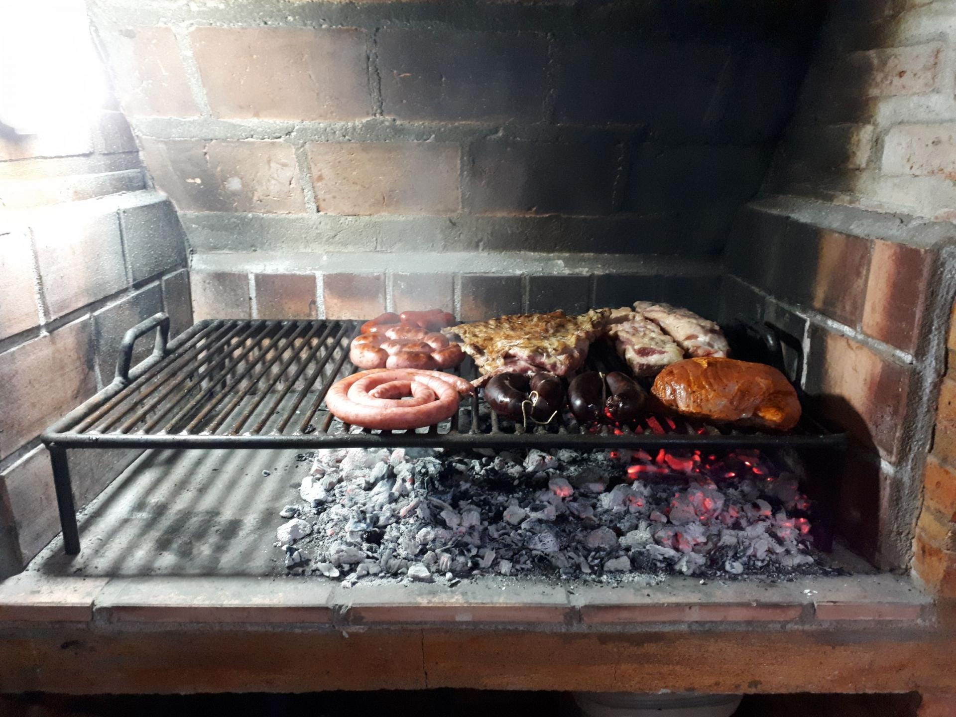 Partage d'un asado argentin à Los Antiguos