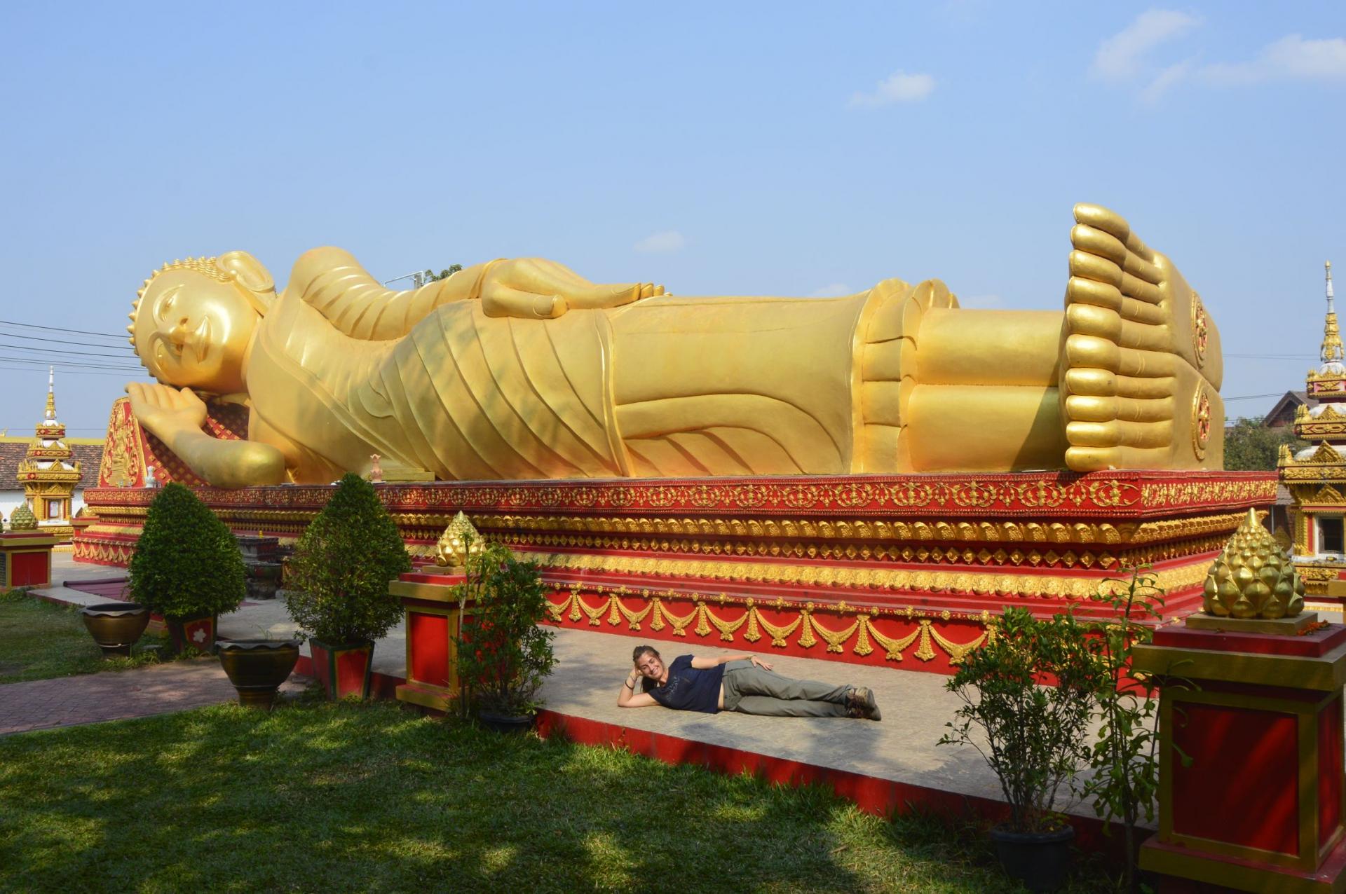 Statues de Bouddha couché