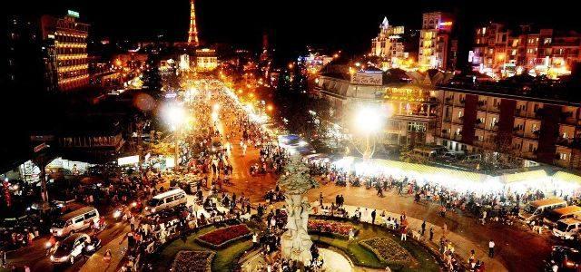 Marché nocturne dans Dalat